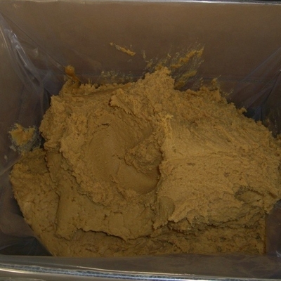Warme sushi kruiden en authentieke smaak van gebrouwen sojabonenpasta Dark Shiro Miso