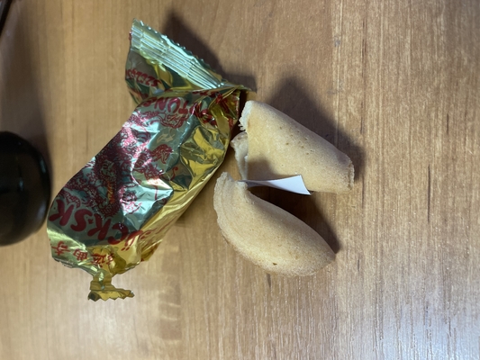 Gewoon vullen van aangepaste gelukkoekjes voor dagelijkse aanmoediging