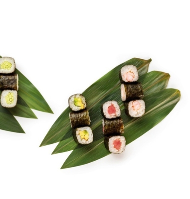 De natuur groene HOBA bamboe bladeren Het essentiële ingrediënt voor het serveren van sushi