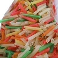 Rauw gedroogd rood pellet aardappelchips gepufferd voedsel gemaakt van normaal geel materiaal