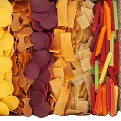 Normale roze aardappelsnips Inktvisrol Garnalenstrookjes Embryo materiaal Kleurrijk Roodwit Garnalen crackers