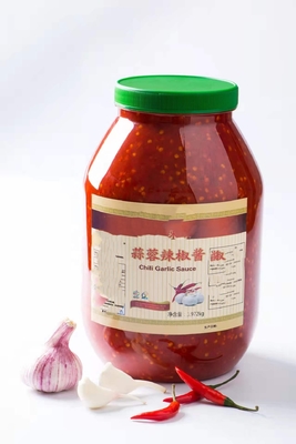Warme Sriracha chili saus voor uw kookavonturen