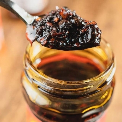 GEMENGD LAOGANMA CHILLI SOUS met CHILI ROOIE OLIEF GEREMENTEERDE KIJKEN SOJA-AROMAT