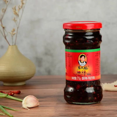 GEMENGD LAOGANMA CHILLI SOUS met CHILI ROOIE OLIEF GEREMENTEERDE KIJKEN SOJA-AROMAT